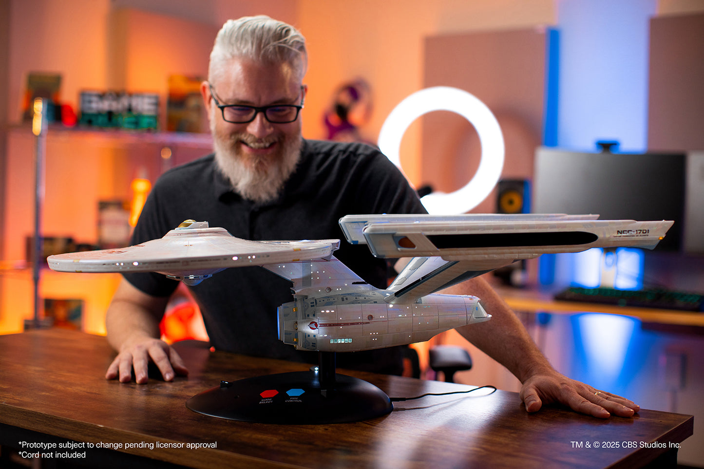 STAR TREK™ U.S.S. Enterprise NCC-1701 1:350 Scale Replica