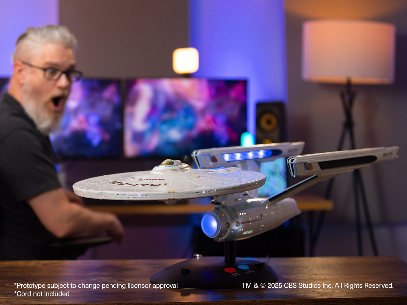STAR TREK™ U.S.S. Enterprise NCC-1701 1:350 Scale Replica